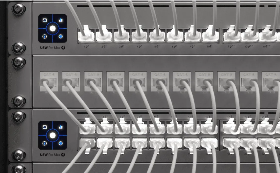 Ubiquiti UACC-Cable-Patch-EL-0.3M-W tinklo kabelis Permatomas, Balta 0,3 m Cat6