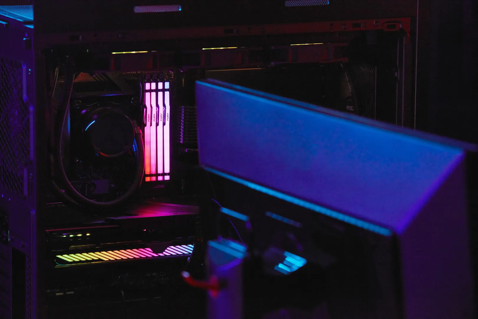 Kingston Technology FURY Beast RGB atminties modulis 32 GB 1 x 32 GB DDR5 5600 MT/s 288-pin DIMM
